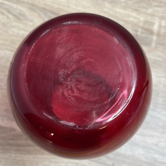 Elegant Red Glass Vase Medium Size - Picture 3 of 6